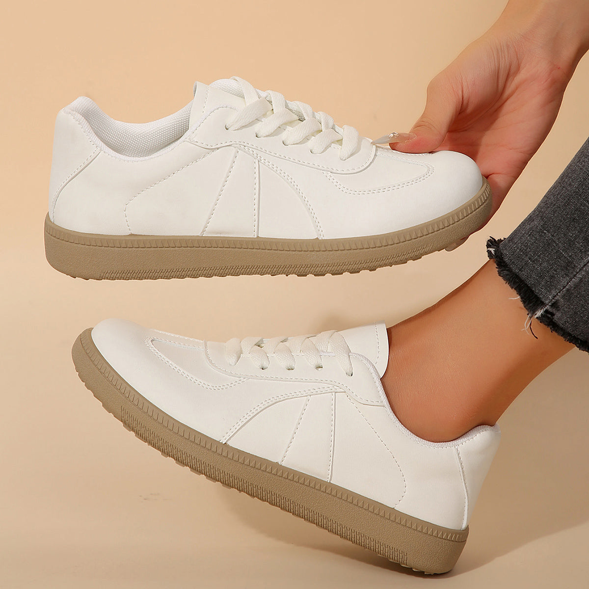 GIOIA - Sneakers in Simil Pelle con Suola Marrone